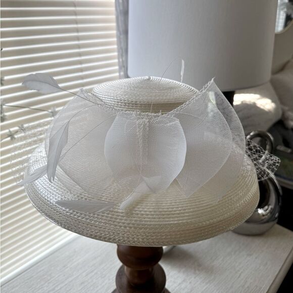 Elegant Cream Women's Hat with Veil - Picture 7 of 14